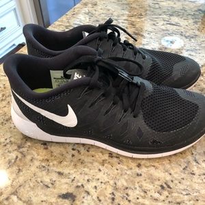 Nike free running shoes 8.5